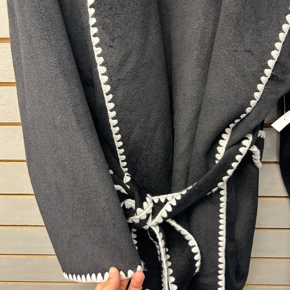 She + Sky Black and White Trimmed Robe - Picture 4 of 6